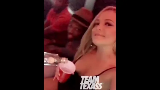 Alexis Texas бухает с неграми на вписке