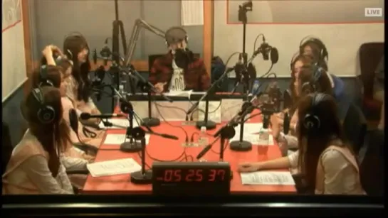 151021 Lovelyz @ Arirang Radio Super K-Pop with DJ Sam Carter