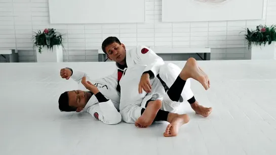 RAFAEL MENDES  - SETTING UP THE BERIMBOLO USING THE SHIN TRAP FROM TOP DE LA RIVA