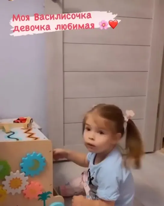 Василиса у бабушкЕ в гостях, но без бабушки🤦🏽‍♀️😂