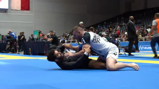 Pedro Rocha Captures the Neck for TIGHT Mounted Guillotine #ibjjworldnogi2021