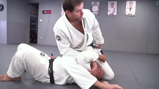 Roger Gracie - Finish More Armlocks With Proper Weight Distribution