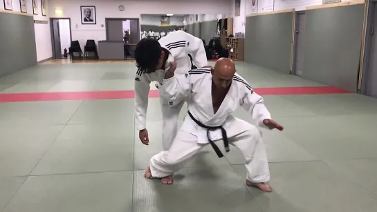 How to do Tai Otoshi when moving backwards in Judo