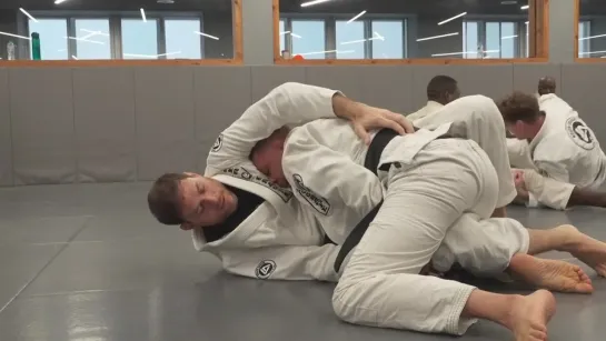 Roger Gracie Trains With Black Belt Student In London