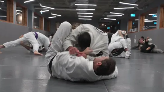 10x World Champ Roger Gracie Rolls With His Student In London