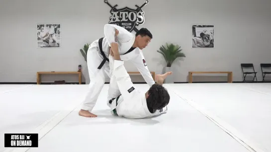 Bruno Frazatto teaches how to Escape From Double Spider Grips during the fundamental class