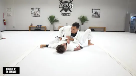 Bruno Frazatto teaches Mount Triangle Choke during the fundamental class