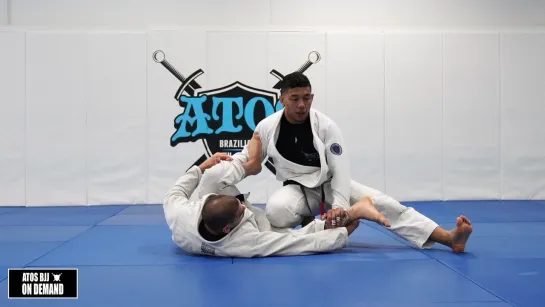 3 Rolando Samson teaches Spider Guard Pass Variation, during the fundamental class