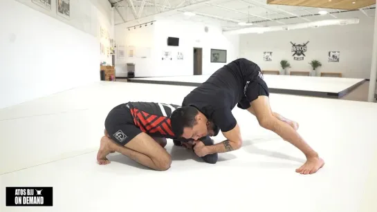 2 Bruno Frazatto teaches Outside Pass With Blast Knee Cut Using Leg Pin