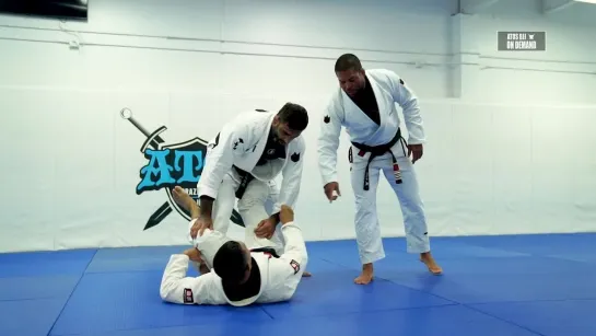 Leandro Lo - Knee Cut Pass