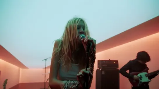 Starcrawler - Chicken Woman (Live)