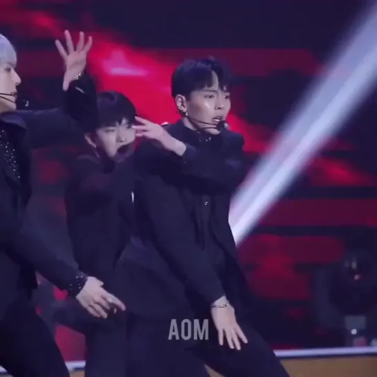 [VK][30.10.2019][Fancam] Korea Pop Culture  Arts Awards 2019 - Alligator (Shownu focus)