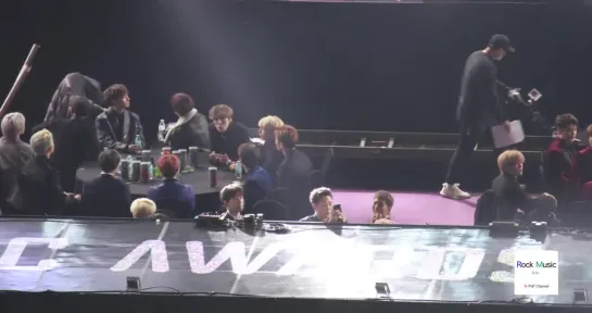 [VK][15.01.19][Fancam] The 28th SMA 2019 ( MONSTA X REACTION TO Crying Nut)