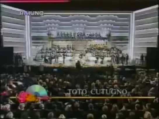 TOTO CUTUGNO - VOGLIO ANDARE A VIVERE IN CAMPAGNA (LIVE)