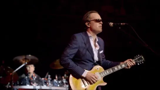 Joe Bonamassa "Who's Been Talkin'"