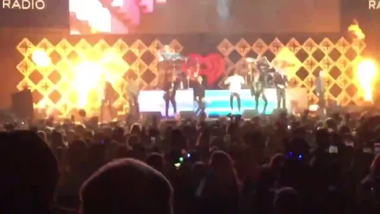 [VK][181204] MONSTA X ft. THE CHAINSMOKERS fancam - Something Just Like This @ 'Jingle Ball Tour' in Boston