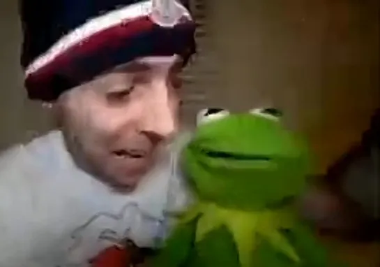 Jaystation  kissing kermit