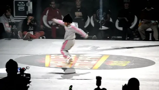 CHELLES BATTLE Pro 2013 Baby Battle 1vs1 Break Dance дети ?)