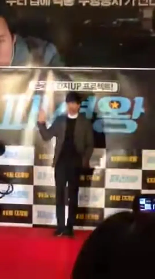 14.10.31 Fashion King VIP Screening Fancam - Lee Seung Gi [D29aLH0x-VI]