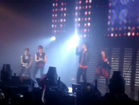 [FANCAM] 110611 SHINee - Hello @ SMTOWN Live in Paris