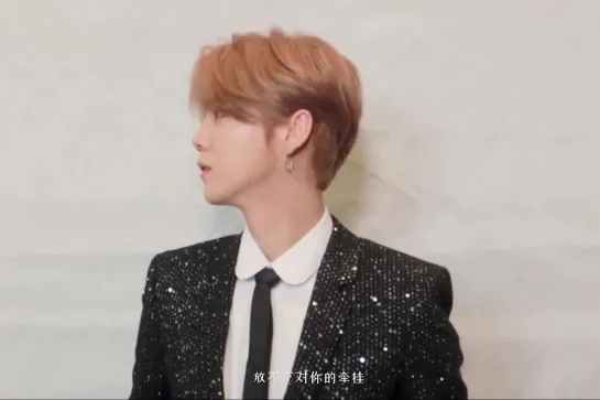 LUHAN鹿晗_ Behind the scenes