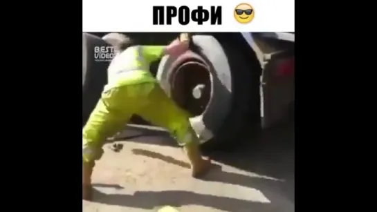 Знает что делает