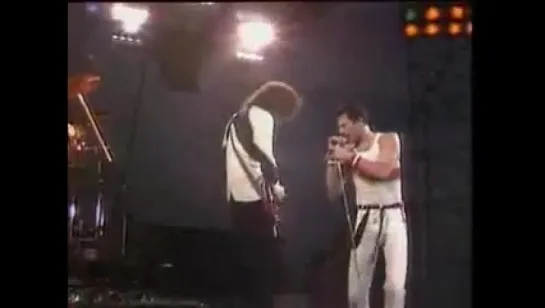 Queen - Staying Power (Live at Milton Keynes [Queen On Fire: Live At The Bowl])