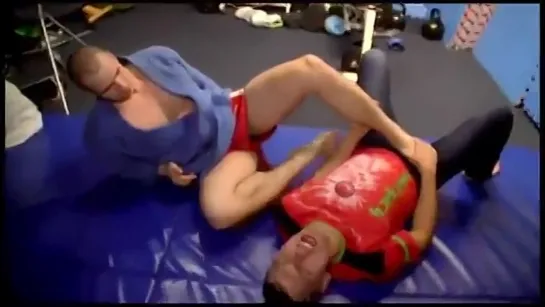 Hot Male Mounted Triangle Choke & Foot On Face Smother(РФ)