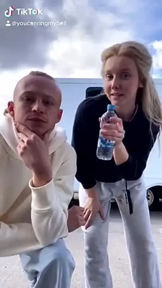 John Bell znd Lauren Lyle ️in tik-tok