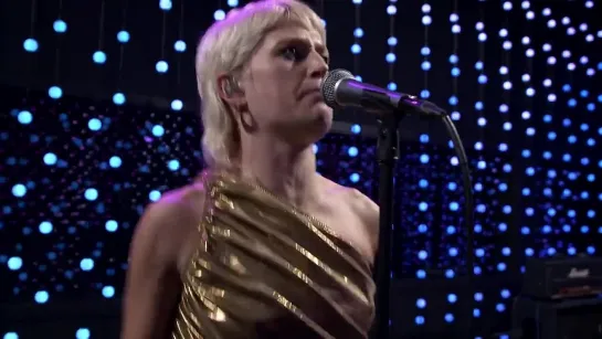 Amyl and The Sniffers - Dont Fence Me In (Live on KEXP)2022