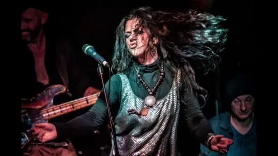 Sari Schorr  The Engine Room (ft. Innes Sibun) - Letting Go (Live 2017)