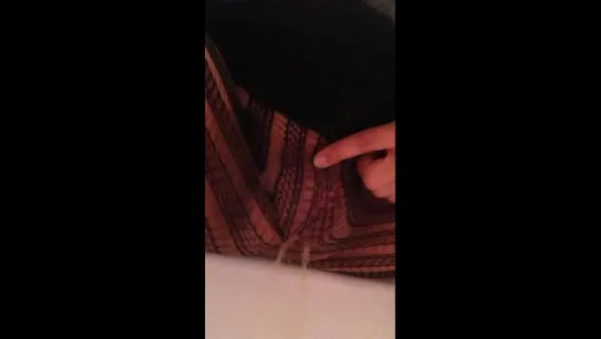 pregnant girl pissing leggings