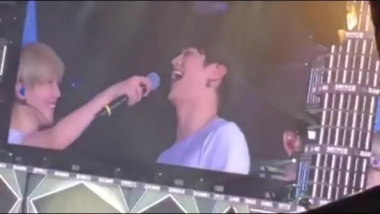 Minho laughing..Very funny