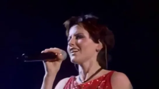 Dolores ORiordan The Cranberries - Live In Paris 1999