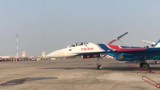 «Русские витязи» завершили выступление на авиасалоне «Iran Air Show 2016» в Иране