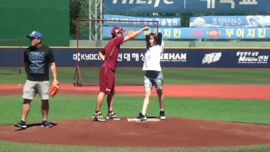 150913 T-ara Hyomin's baseball pitching practice