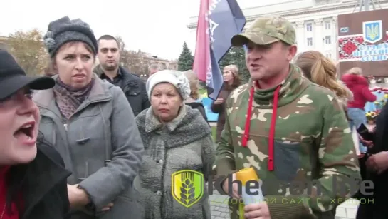 Митинг и стычки в Херсоне. "За" и "против" блокады Крыма