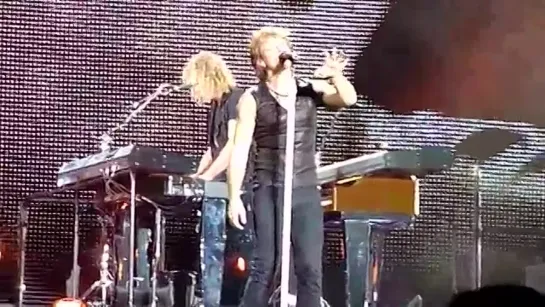 Bon Jovi - No Apologies (Live at Sydney Football Stadium,Sydney,Australia 18.12.2010 THE CIRCLE TOUR)