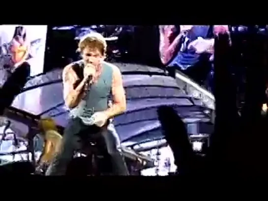 Bon Jovi - Livin' On A Prayer (Live at Gillette Stadium, Foxboro, 24.07.2010 THE CIRCLE TOUR)