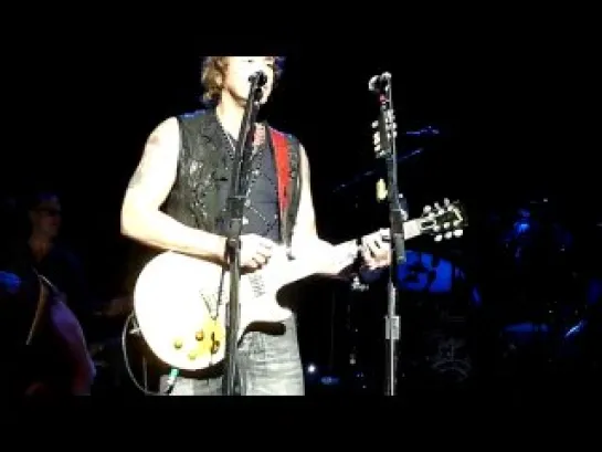 Bon Jovi - Happy birthday Richie Sambora Saratoga Springs 07-11-2010