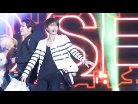 270713 [FC 3] Onew TAKES OFF THE CLOTH (WSS) @ SKT T'ple Couple Infinity Potent Concert