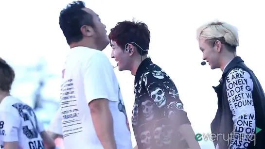 010713 [fancam] rain and Onew @ Hong Kong Dome Festival