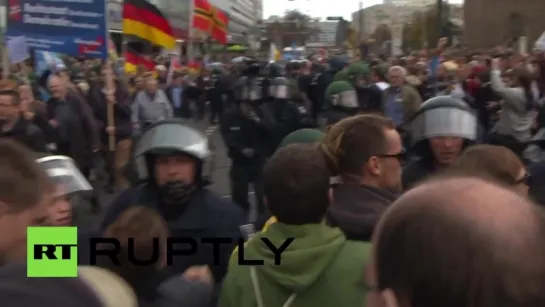 Беспорядки на митинге в поддержку беженцев в Германии