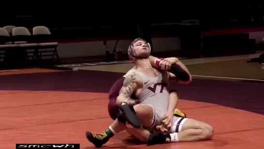 slow motion college wrestling highlights - takedown attempt backfires