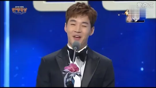 151226 Henry at the 2015 KBS Entertainment Award (+engsub)