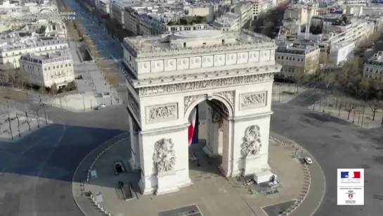 Paris ville deserte_De l'Arc de Triomphe a Notre-Dame