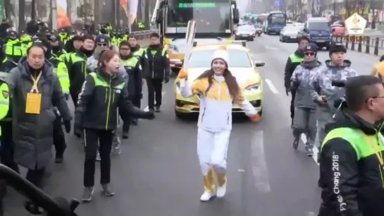 180113  Somi in 2018 PyeongChang Winter Olympics Torch Relay