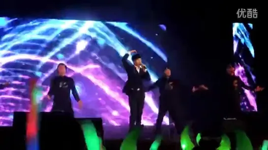 13.12.15 Lee Seung Gi Guangzhou FM Fancam 17 [_Utd5hyxXuc]