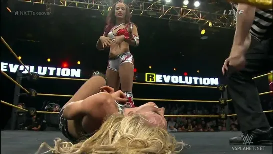 Charlotte vs Sasha Banks (NXT Women's title)