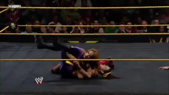 Bayley (w/Natalya) vs Sasha Banks (w/Charlotte & Summer Rae)